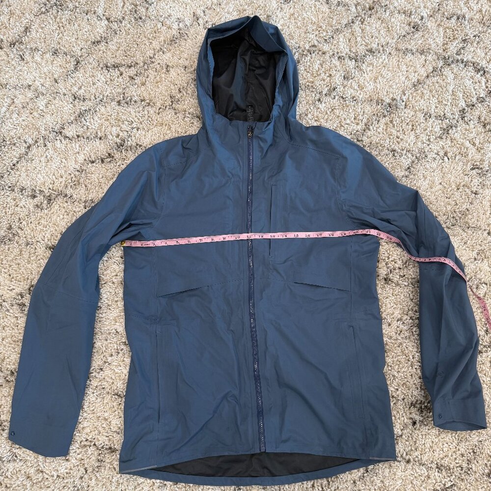 Lululemon Men's Blue Rain Jacket/Shell - Medium